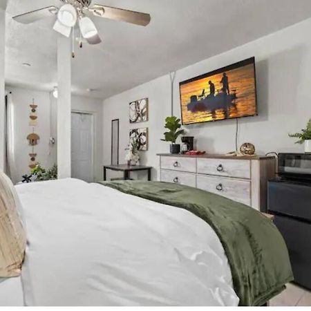 Inviting Oasis - Cozy, Spotless, And Comfortable Room Pahokee エクステリア 写真