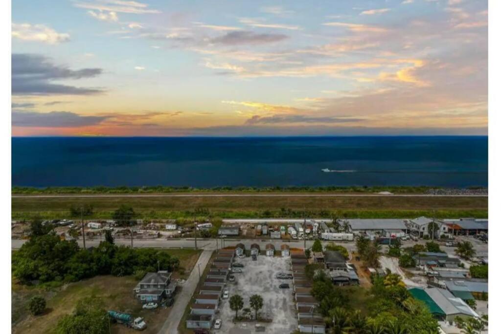 Inviting Oasis - Cozy, Spotless, And Comfortable Room Pahokee エクステリア 写真