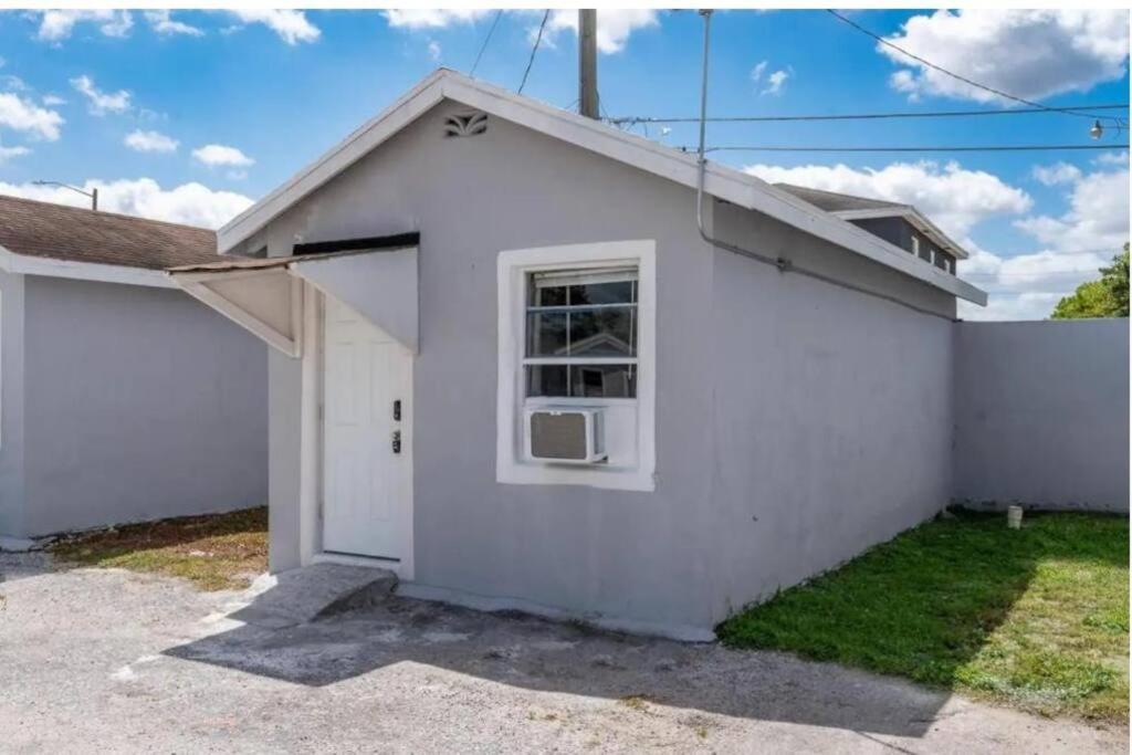 Inviting Oasis - Cozy, Spotless, And Comfortable Room Pahokee エクステリア 写真